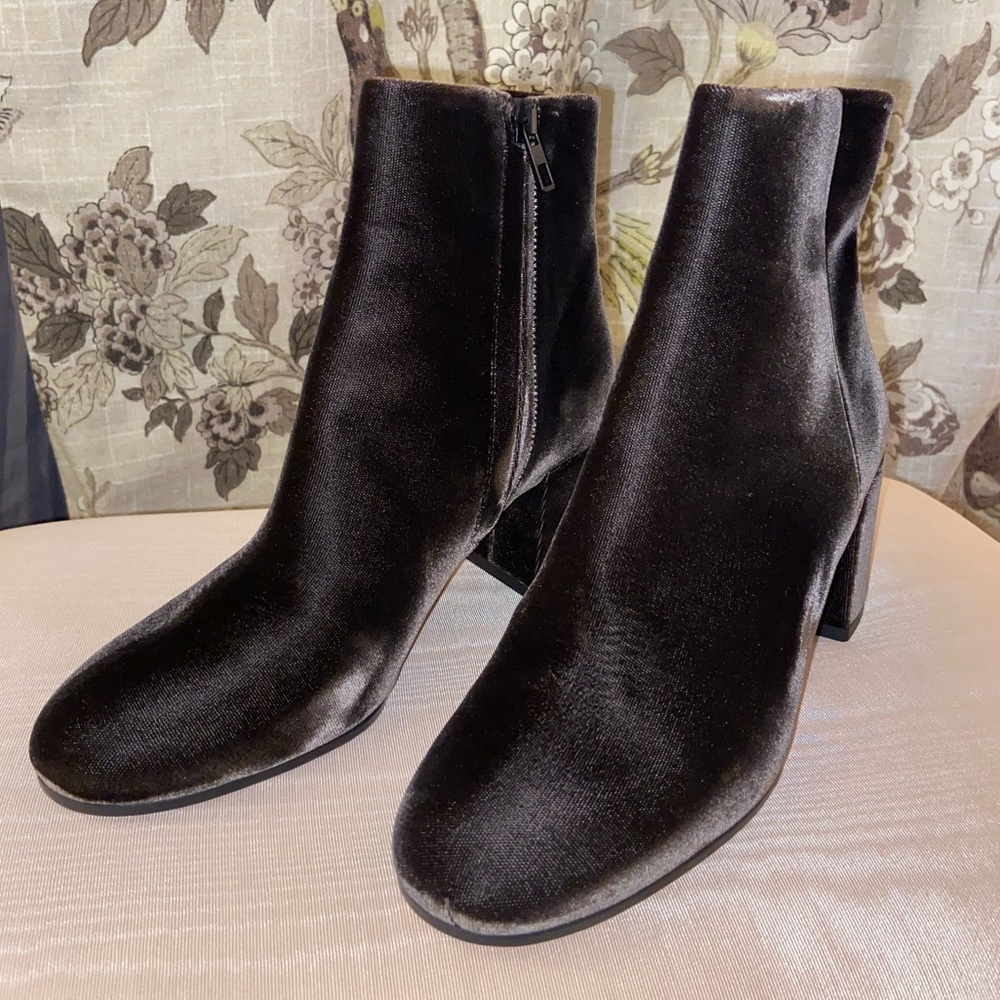 VINCE Blakely Brown Velvet Block Heel Bootie 5.5